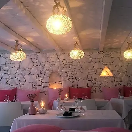 Apartahotel Apsenti Couples Only 4*