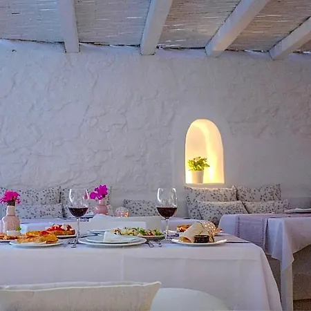 Ξενοδοχείο με διαμερίσματα Apsenti Couples Only 4*